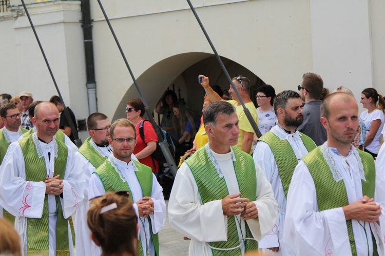 Oczekiwanie na pieszych pielgrzymów jasnogórskich i Msza święta - 2019