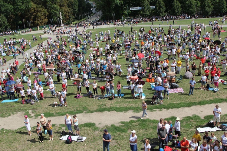 Oczekiwanie na pieszych pielgrzymów jasnogórskich i Msza święta - 2019