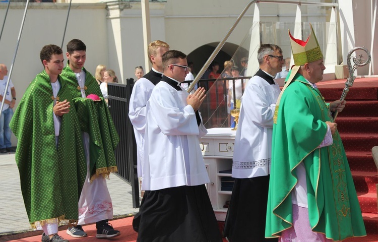 Oczekiwanie na pieszych pielgrzymów jasnogórskich i Msza święta - 2019