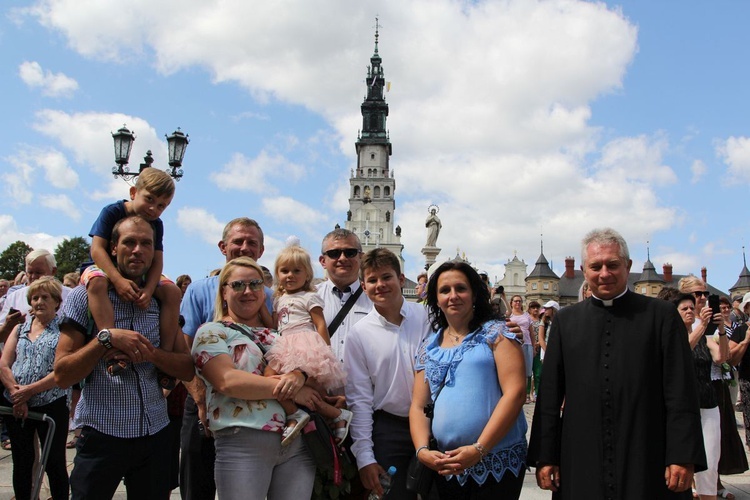 Oczekiwanie na pieszych pielgrzymów jasnogórskich i Msza święta - 2019