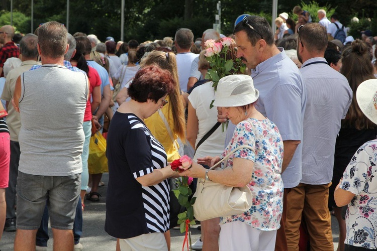 Oczekiwanie na pieszych pielgrzymów jasnogórskich i Msza święta - 2019