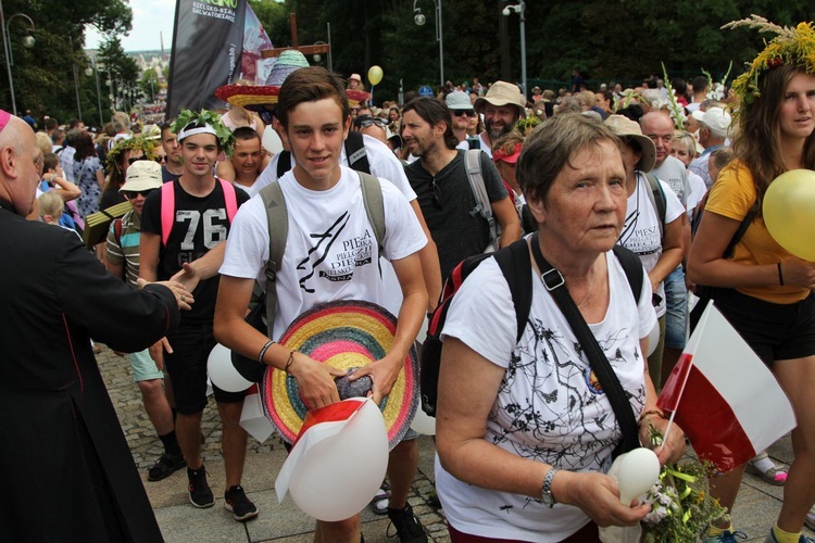 Powitanie 28. Pielgrzymki Diecezji Bielsko-Żywieckiej - grupy hałcnowskie na Jasnej Górze - 2019; cz. 1