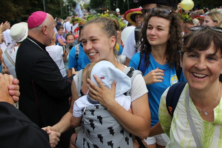 Powitanie 28. Pielgrzymki Diecezji Bielsko-Żywieckiej - grupy hałcnowskie na Jasnej Górze - 2019; cz. 1