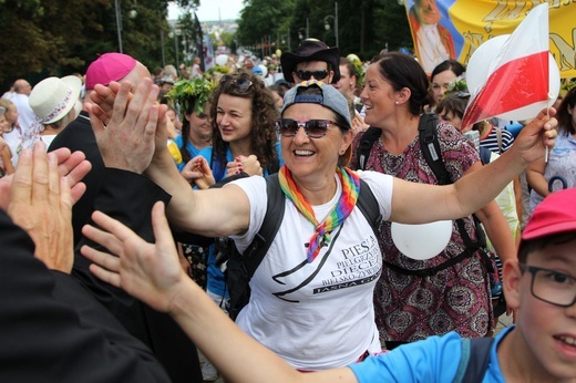 Powitanie 28. Pielgrzymki Diecezji Bielsko-Żywieckiej - grupy hałcnowskie na Jasnej Górze - 2019; cz. 1