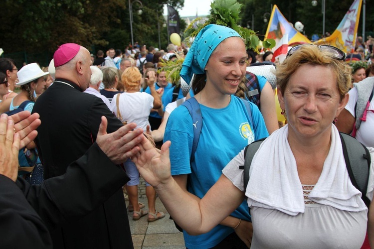 Powitanie 28. Pielgrzymki Diecezji Bielsko-Żywieckiej - grupy hałcnowskie na Jasnej Górze - 2019; cz. 1