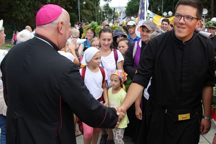 Powitanie 28. Pielgrzymki Diecezji Bielsko-Żywieckiej - grupy hałcnowskie na Jasnej Górze - 2019; cz. 1