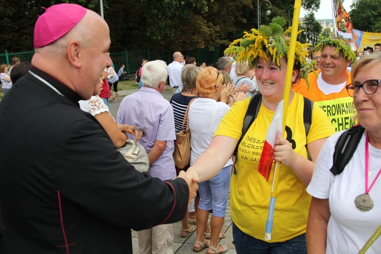 Powitanie 28. Pielgrzymki Diecezji Bielsko-Żywieckiej - grupy hałcnowskie na Jasnej Górze - 2019; cz. 1