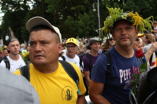 Powitanie 28. Pielgrzymki Diecezji Bielsko-Żywieckiej - grupy hałcnowskie na Jasnej Górze - 2019; cz. 1