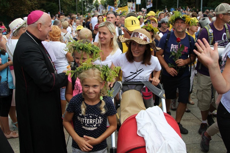 Powitanie 28. Pielgrzymki Diecezji Bielsko-Żywieckiej - grupy hałcnowskie na Jasnej Górze - 2019; cz. 1