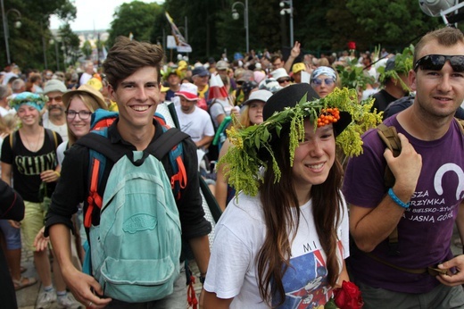 Powitanie 28. Pielgrzymki Diecezji Bielsko-Żywieckiej - grupy hałcnowskie na Jasnej Górze - 2019; cz. 1