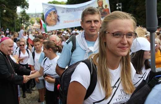 Powitanie 28. Pielgrzymki Diecezji Bielsko-Żywieckiej - grupy hałcnowskie na Jasnej Górze - 2019; cz. 1