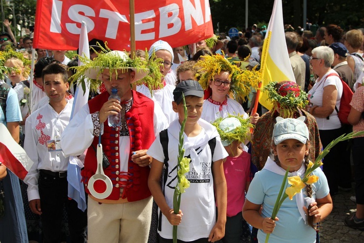 Powitanie 28. Pielgrzymki Diecezji Bielsko-Żywieckiej - grupy hałcnowskie na Jasnej Górze - 2019; cz. 1