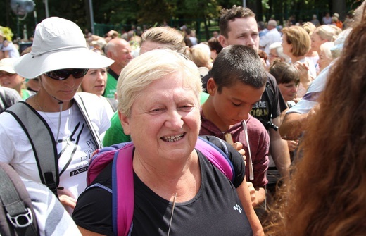 Powitanie 28. Pielgrzymki Diecezji Bielsko-Żywieckiej - grupy hałcnowskie na Jasnej Górze - 2019; cz. 2