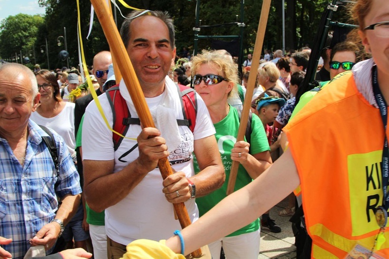 Powitanie 28. Pielgrzymki Diecezji Bielsko-Żywieckiej - grupy hałcnowskie na Jasnej Górze - 2019; cz. 2