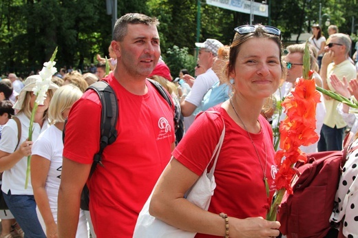 Powitanie 28. Pielgrzymki Diecezji Bielsko-Żywieckiej - grupy hałcnowskie na Jasnej Górze - 2019; cz. 2