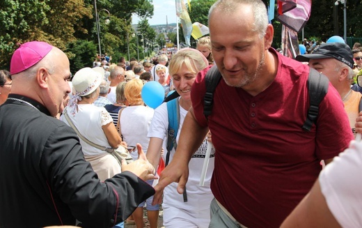 Powitanie 28. Pielgrzymki Diecezji Bielsko-Żywieckiej - grupy hałcnowskie na Jasnej Górze - 2019; cz. 2