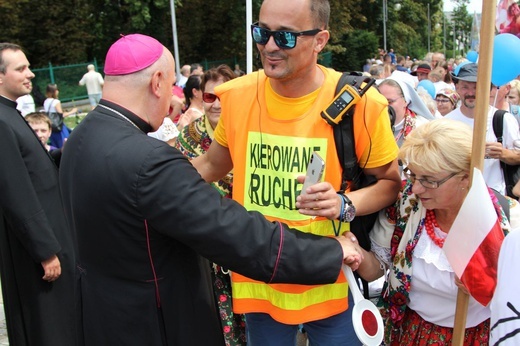 Powitanie 28. Pielgrzymki Diecezji Bielsko-Żywieckiej - grupy hałcnowskie na Jasnej Górze - 2019; cz. 2