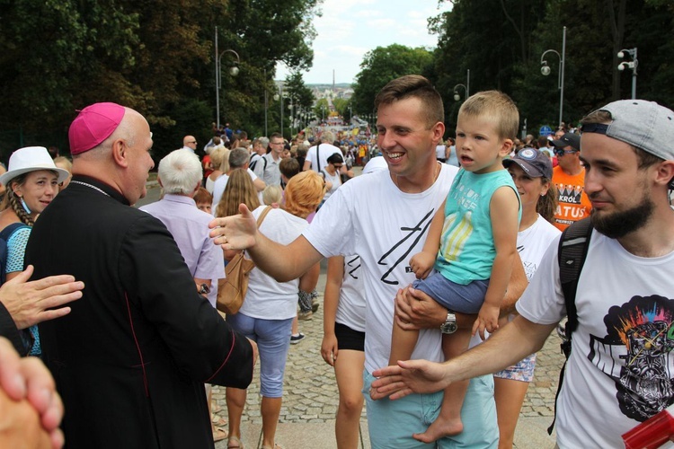 Powitanie 28. Pielgrzymki Diecezji Bielsko-Żywieckiej - grupy hałcnowskie na Jasnej Górze - 2019; cz. 2