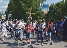▲	Każda z grup ma swoją siłę przyciągania, która sprawia,  że co roku wracają tu pątnicy.