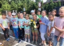 ▲	W 75. rocznicę wybuchu powstania warszawskiego koloniści oddali hołd poległym.