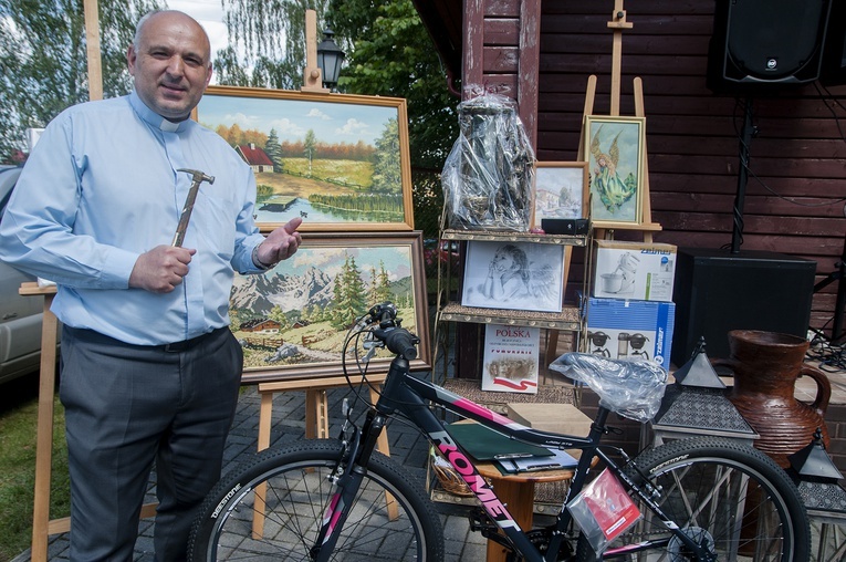 Koczalska Parafiada na ratunek kościołowi w Starznie