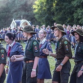 Skauci pobili rekord Polski w jednoczesnym tańczeniu belgijki.