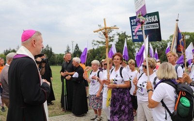 Bp Wiesław Szlachetka przywitał przybywających na Jasna Górę pielgrzymów.