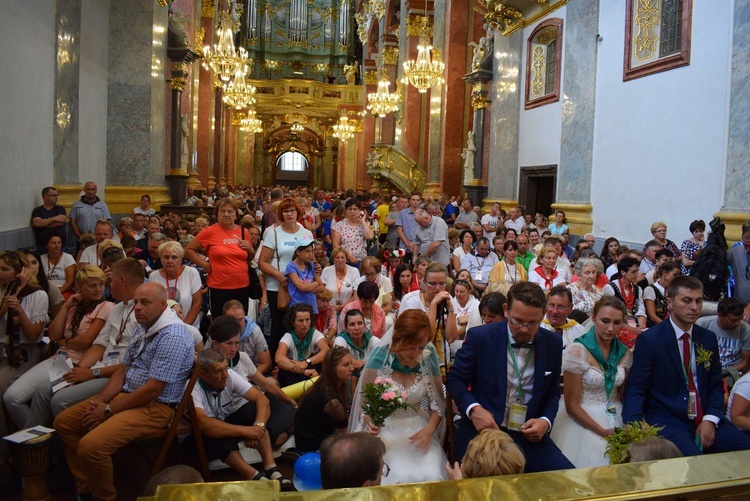 Wejście pielgrzymki na Jasną Górę