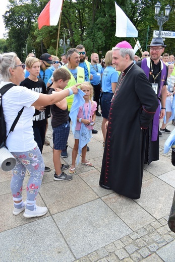 Wejście pielgrzymki na Jasną Górę