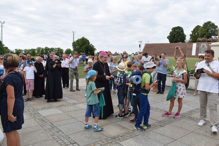 Wejście pielgrzymki na Jasną Górę