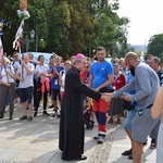 Wejście pielgrzymki na Jasną Górę