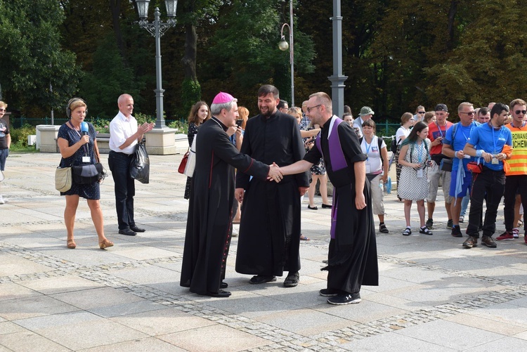 Wejście pielgrzymki na Jasną Górę