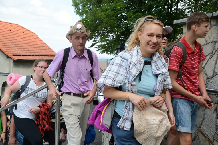 Pielgrzymi zdobywają Górę św. Anny