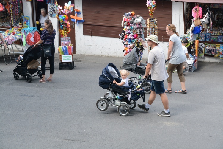 Pielgrzymi zdobywają Górę św. Anny