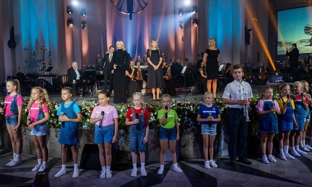 Katowice: Abp Skworc oraz premier RP wzięli udział w widowisku na temat I powstania śląskiego 
