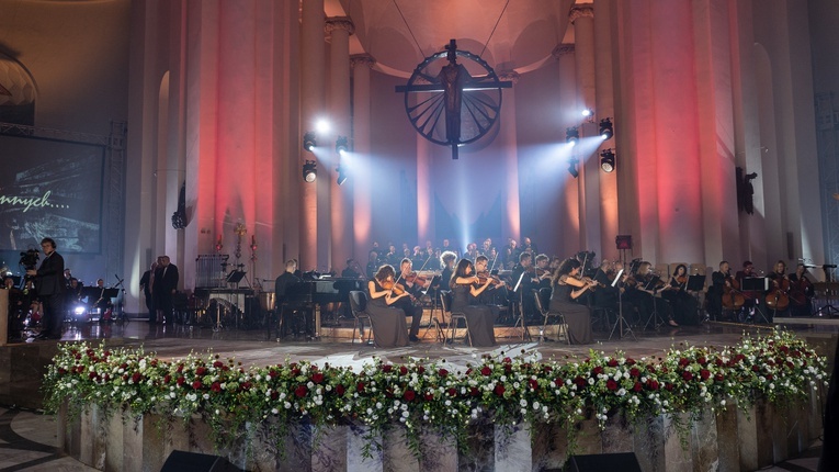 Widowisko nt. I powstania śląskiego w katedrze w Katowicach