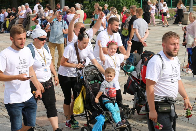 Pielgrzymka radomska - kolumna skarżyska