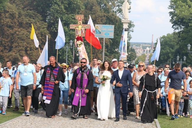 Pielgrzymka radomska - kolumna skarżyska