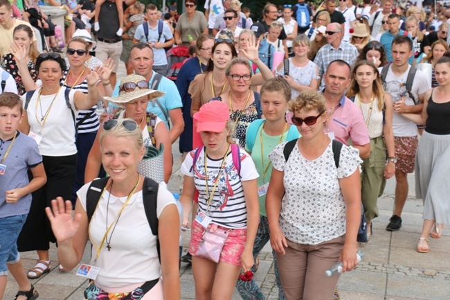 Pielgrzymka radomska - kolumny radomskie