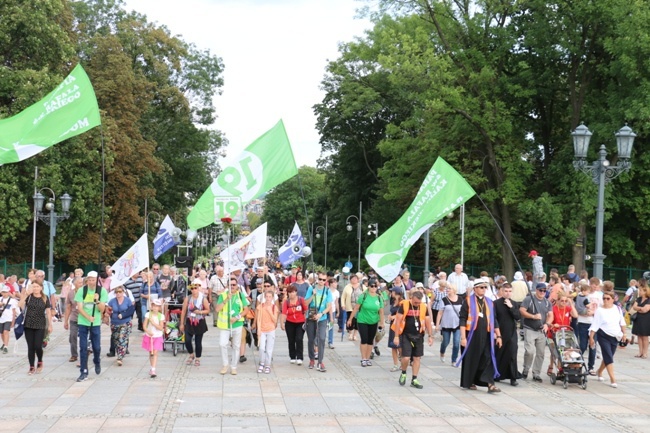 Pielgrzymka radomska - kolumny radomskie