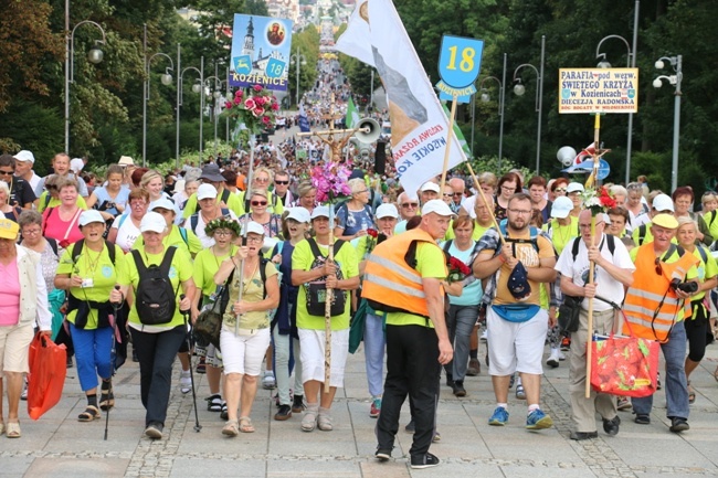 Pielgrzymka radomska - kolumny radomskie