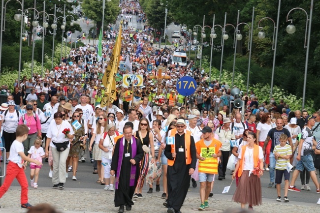 Pielgrzymka radomska - kolumny radomskie