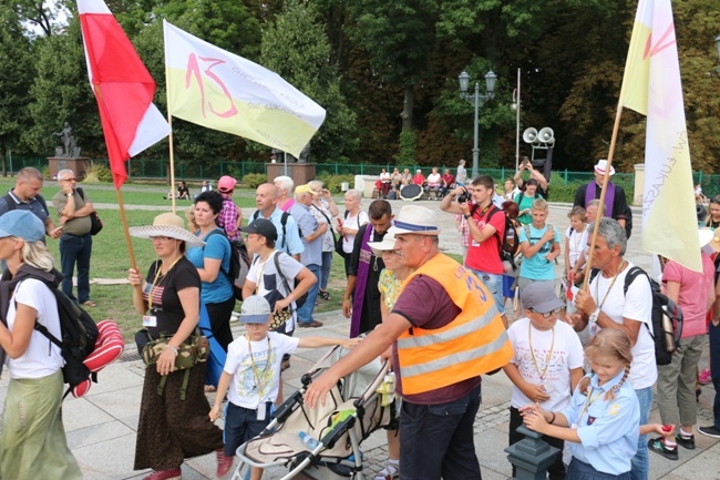 Pielgrzymka radomska - kolumny radomskie