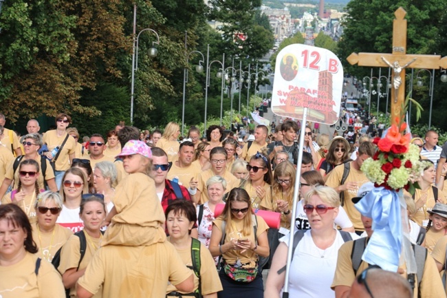 Pielgrzymka radomska - kolumny radomskie