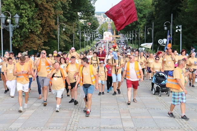 Pielgrzymka radomska - kolumny radomskie