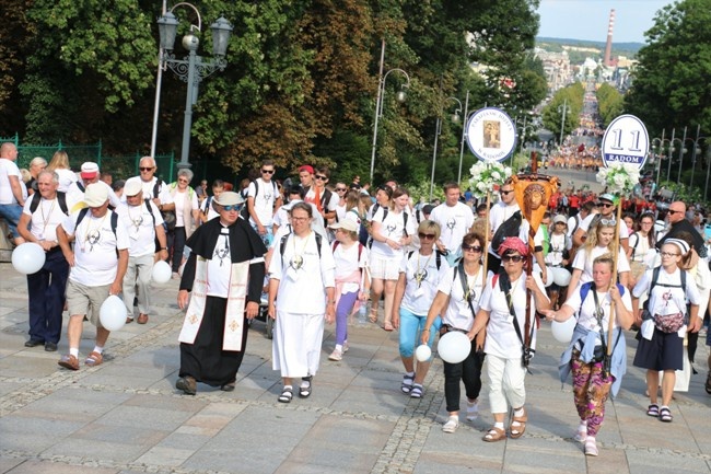 Pielgrzymka radomska - kolumny radomskie