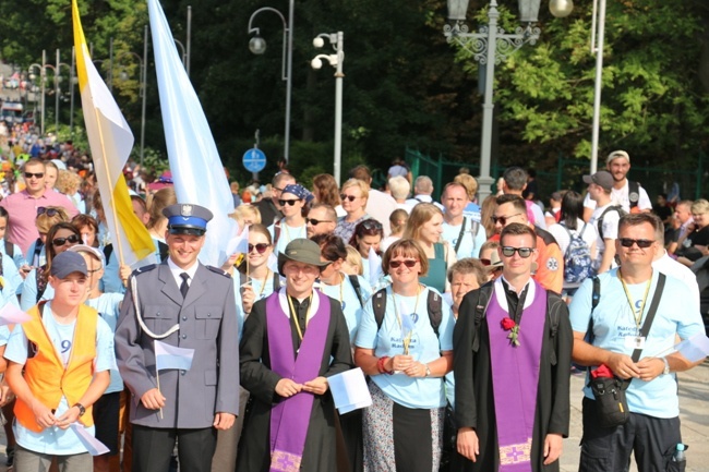 Pielgrzymka radomska - kolumny radomskie