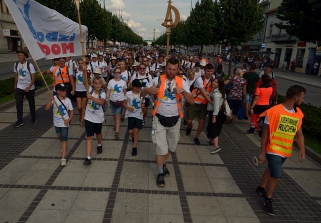 Pielgrzymka radomska - kolumny radomskie