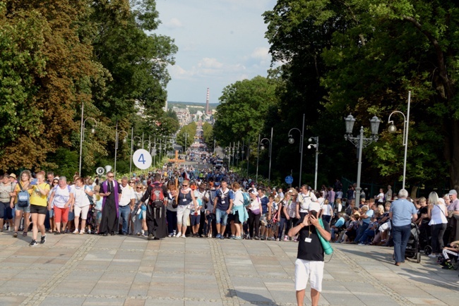 Pielgrzymka radomska - kolumny radomskie