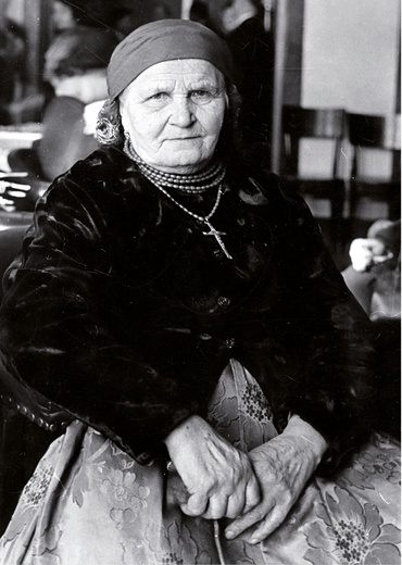 Senator Józefa Bramowska. Zdjęcie wykonano z okazji jej 75. urodzin.